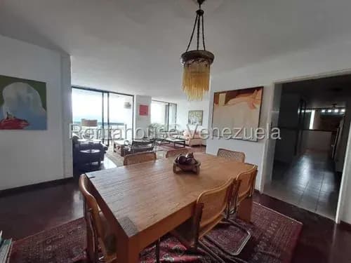 Acogedor Apartamento De 179,70 M2 Destaca Por Su Luminosidad Y Una Vista Ininterrumpida A Las Montañas, Ofreciendo Un Refugio Sereno Y Cuidadosamente Mantenido