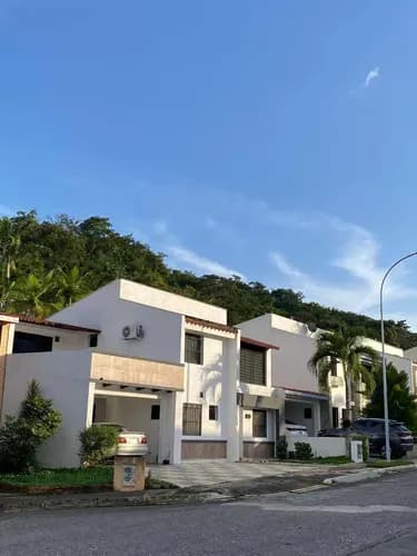 Se Vende Casa De Dos Niveles Conjunto Residencial Parque Mirador - Valencia Conjunto Cerrado Excelente Ubicacion