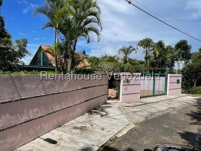 Casa (Multipes Niveles) en Venta en Karimao Country, Distrito Metropolitano