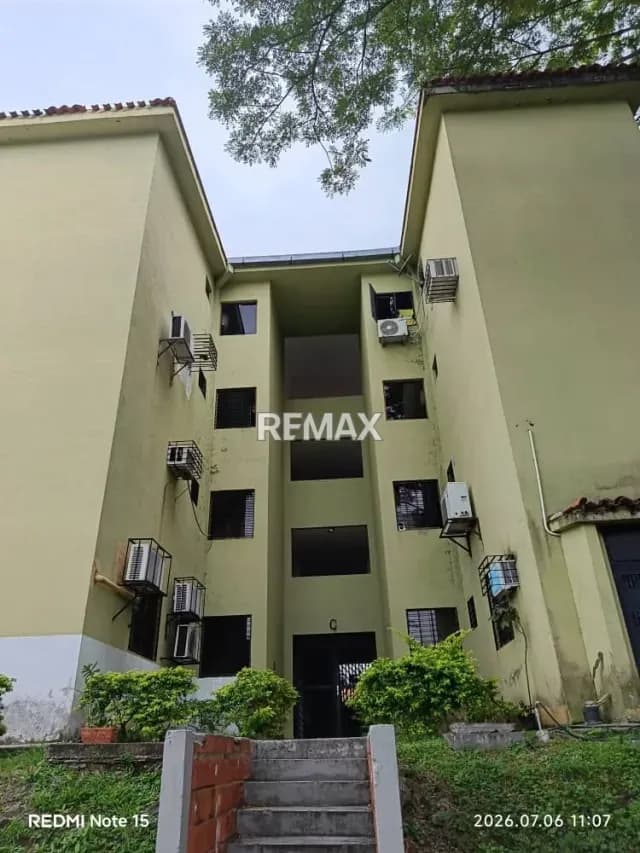 Venta de Apartamento con Techo Doble Altura y Pozo de Agua en Chalet Country Verdadera Oportunidad !!