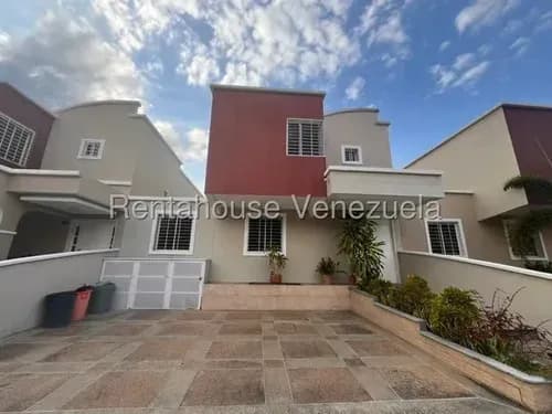 Karen García Alquila Amplia Y Bella Casa Al Este De Barquisimeto, Cómodas Habitaciones, Cocina Concepto Abierto, Área Social Con Parrillera, Tanque Subterráneo.