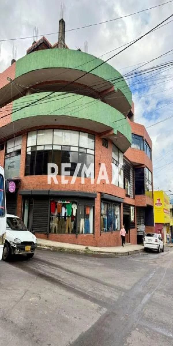 LOCAL COMERCIAL EN ALQUILER N 40 EN EL CENTRO COMERCIAL GUARAUNO