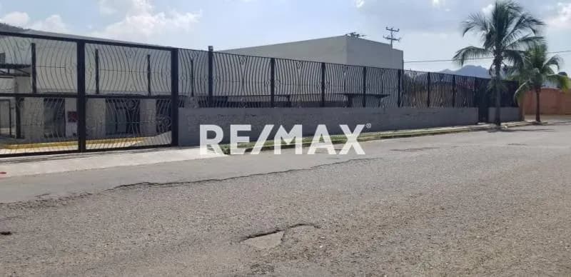 En venta Local Comercial de 57m2 en C.C San Diego Norte, Sector La Cumaca San Diego