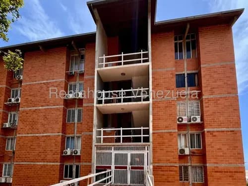 Apartamento En Venta En Maiquetía Pariata 26-20220