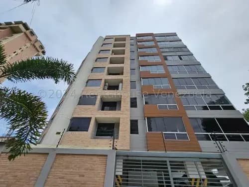 Amoblado Apartamento En Venta En Piso Bajo En La Urbanizacion Los Caobos Centrica Cerca De La Avenida Casanova Godoy 24-26884 Holder