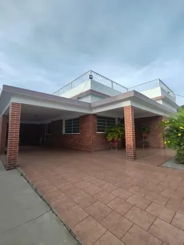 En Venta Amplia Casa En La Cooperativa