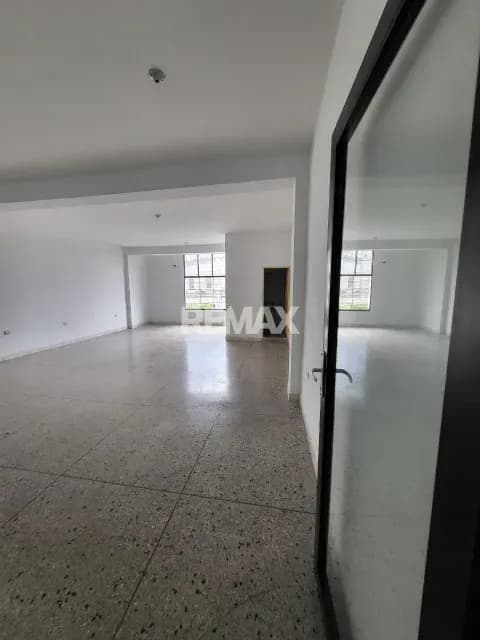 En Alquiler Oficina Nº 3 ubicado en Guanare, Av. Unda entre carreras 12 y 13, Edificio Ángela 1er Piso, Guanare, Portuguesa, Venezuela.