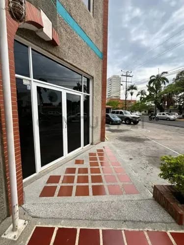 Local Comercial En Alquiler Avenida Principal De Lechería