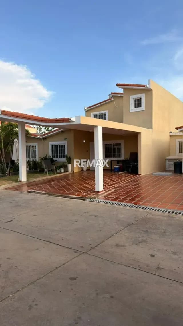 CASA EN VENTA URBANIZACIÓN CAMINOS DEL DORAL