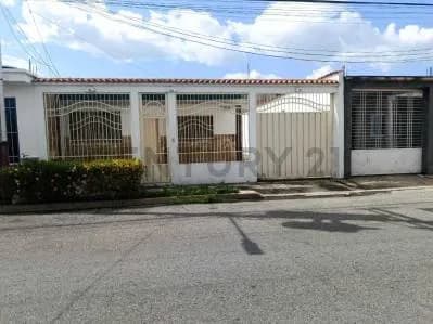 Venta acogedora y cómoda casa en Urbanización Los Overos, Estado Aragua