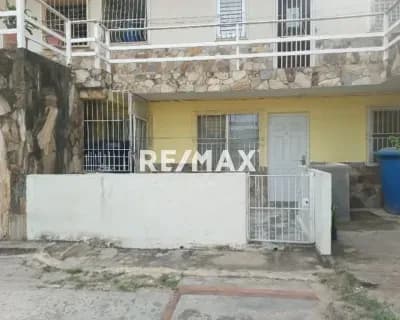 POTENCIAL APARTAMENTO EN PLANTA BAJA EN ALQUILER EN EL CONJUNTO VILLAMAR , EN LA AV JUAN BAUTISTA ARISMENDI