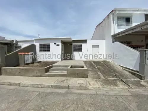 Erika Armeya Vende, Casa En Urb. Santa Fe En Cabudare, A Solo 5 Minutos Del Este De Barquismeto.