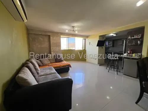 Apartamento En Venta Con Excelente Ubicacion En Turmero Urb La Mantuana #26-14662 Rm