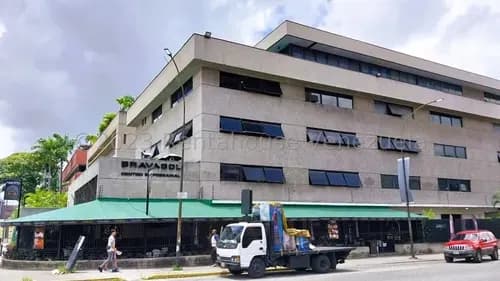 Local En Alquiler Los Cortijos De Lourdes 26-6931 Ac