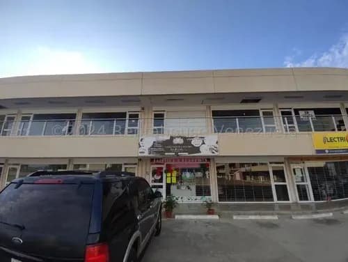 Local Comercial En Cc Paraparal Plaza Los Guayos Lr Carabobo En Obra Blanca Para Reacondicionar A Tus Necesidades