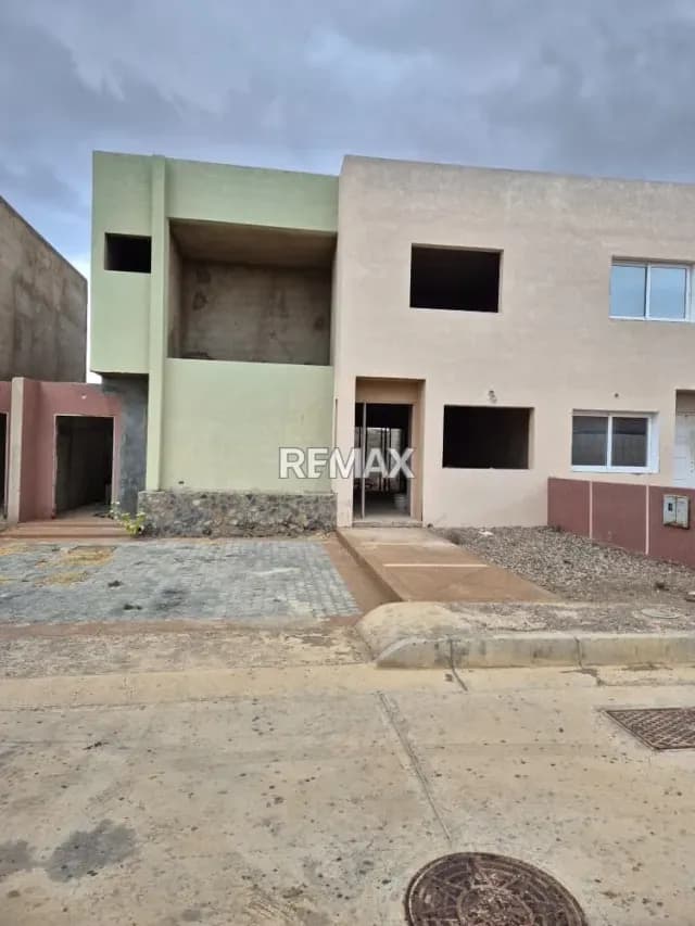 En Venta Townhouse en Puerta Maraven Urb. Los Altos