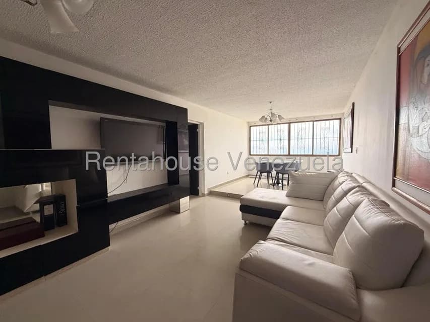Apartamento (1 Nivel) en Alquiler en La Rosaleda, Miranda