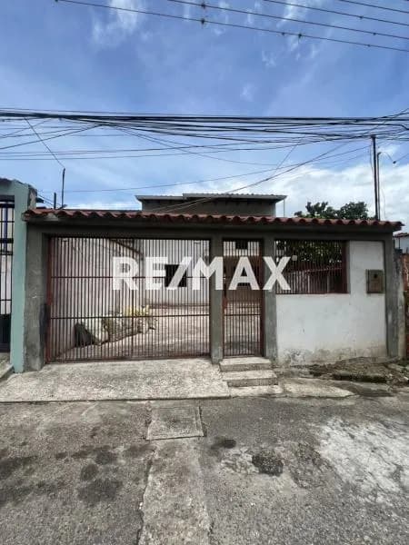 CASA GRIS PUEBLO NUEVO