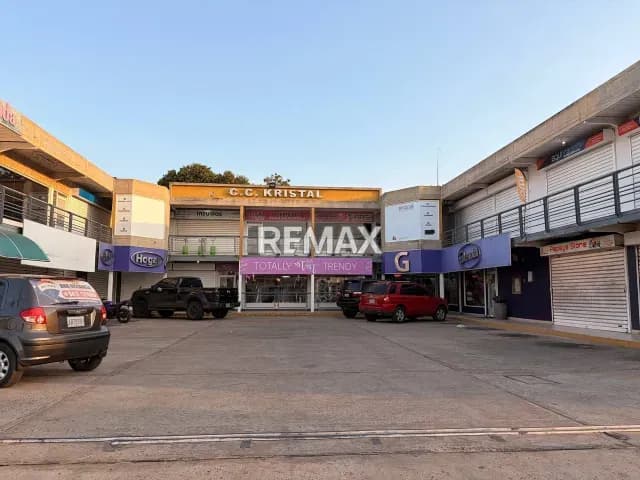 Alquiler de local comercial en planta baja cc Kristal, Urb Coromoto