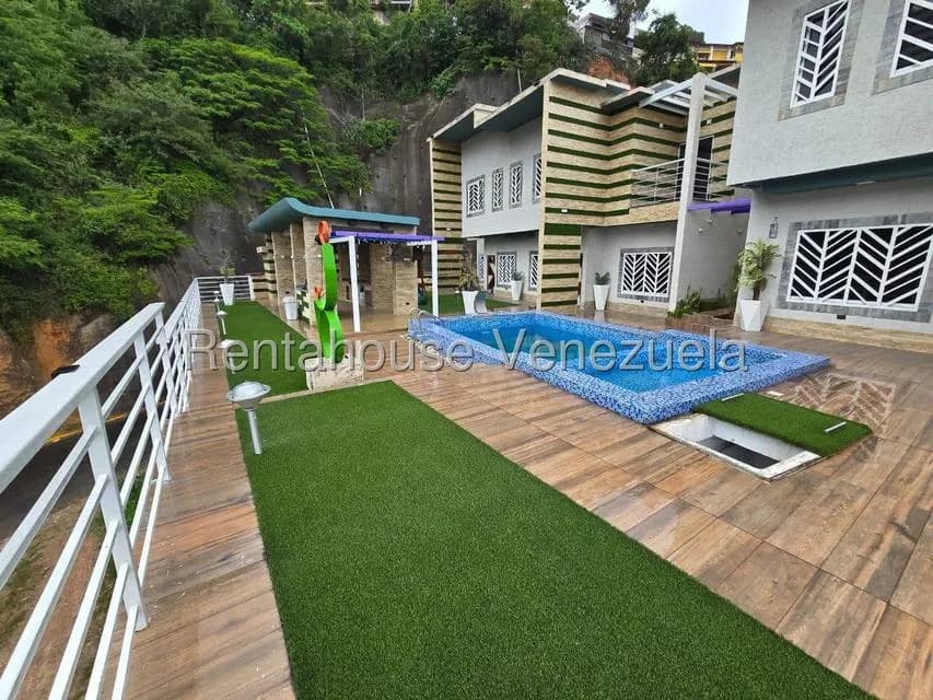 Townhouse (Duplex) en Venta en Colinas de Santa Monica, Distrito Metropolitano