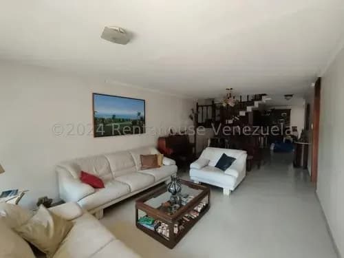 María Pastrán Te Presenta Esta Bella Casa En Venta En El Marques Mls# 26-20753 Yf
