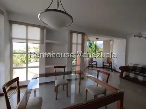 Julio Latouche 26-16990 Apartamento En Alquiler Naguanagua La Florida, Canon Incluye Condominio Y Gastos, Muy Iluminado, Hermosa Cocina, Mucha Area Verde Y Caney, Planta Eléctrica Y Pozo De Agua.