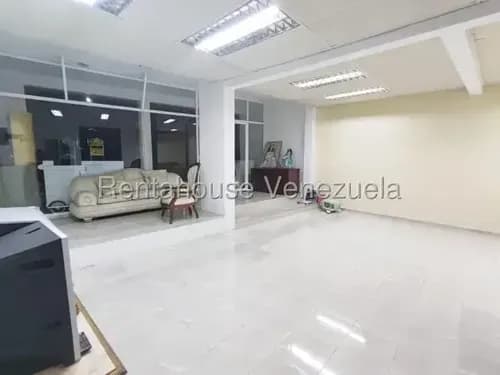 Daniela Linarez Alquila Excelente Local Comercial Con Oficina, Baño, Frente De Vidrio Con Protección De Puertas Metálicas De Seguridad, Ubicado En El Este De Barquisimeto