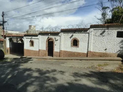 Se Vende Casa De Tres Pisos En El Junquito Km 14 Caracas Lfm