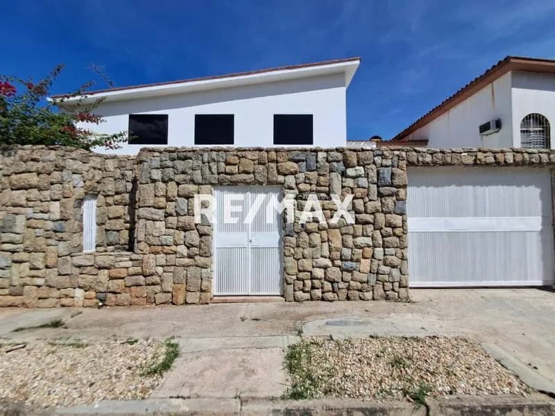 Excelente Oportunidad de inversión, casa ubicada en el Bosque recién remodelada