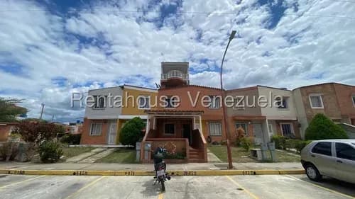 Exclusivo Townhouse Flor Amarillo - Valencia (#26-16386) Conjunto Residencial Cerrado Con Vigilancia Las 24 Horas. Vive Con Seguridad Y Sin Preocupaciones. Solo Clinetes