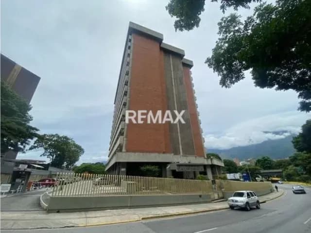 Oficina en Alquiler en Macaracuay 500$. Av.Principal 65m2.