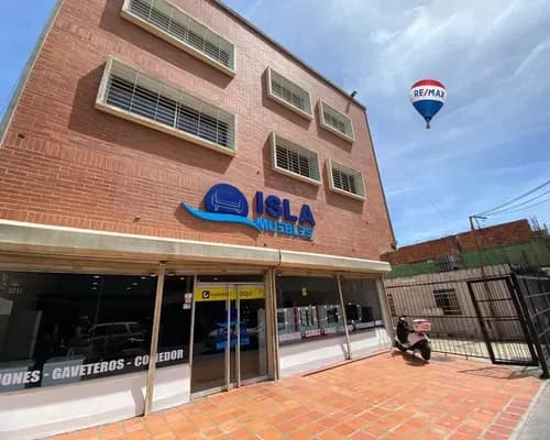 Re/max 2 Mil, Alquila, Oficina De Lujo De 411 M²: Primera Planta Operativa Con Oficinas Privadas Y Sala De Juntas + Nivel Sup, En Calle Marcano, En Porlamar, Nueva Esparta, Isla De Margarita