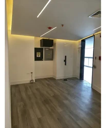 Venta De Oficina Remodelada En El Rosal - 142mt2