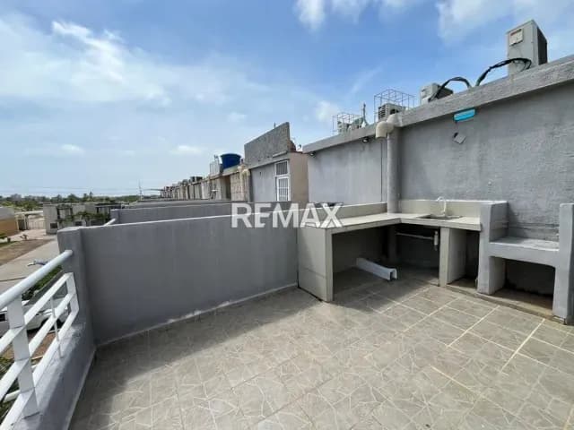 EN VENTA TOWN HOUSE COMPLETAMENTE AMOBLADO Y OPERATIVO EN CONJUTO RESIDENCIAL VILLA SANTORINI
