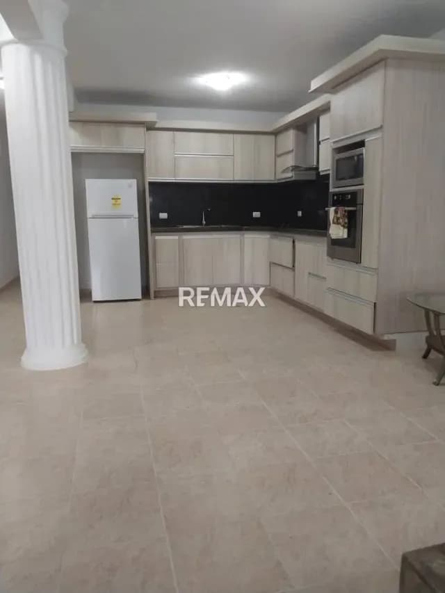 En Alquiler Casa en Urbanizacion Valle De Luna con 12 Habitaciones