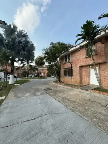 (gb989) Vendo Hermoso Town House En Colinas De Guataparo En Res Los Aleros