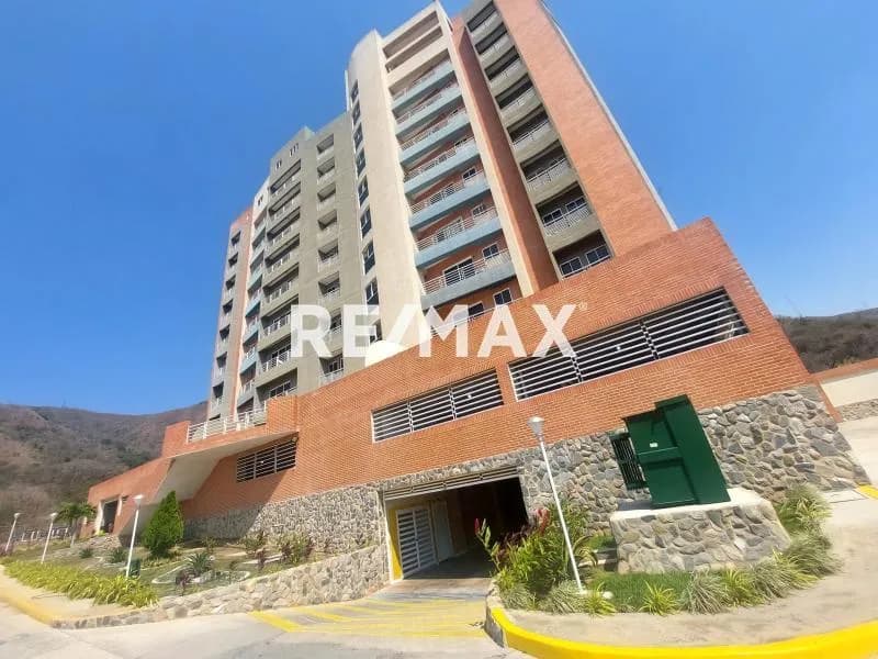 Venta de amplio apartamento en Resd La Pedregosa urb Mañongo