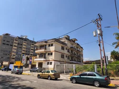 Papina Toledo Vende Edif. Comercial, Av. Montes De Oca, Al Lado Caribbean Plaza, Valencia, 902m2, Venezuela, 315426