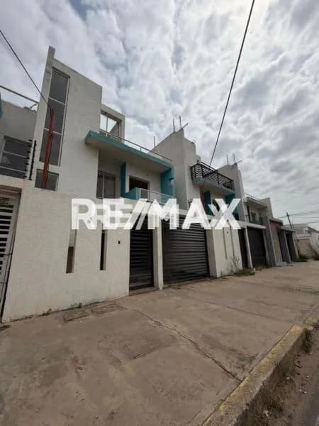 Townhouse en Gris, Urb. Coromoto