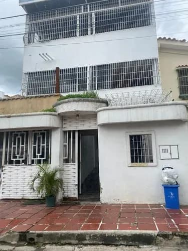 Casa En Venta De 3 Plantas Urb La Esmeralda San Diego Jc-lp