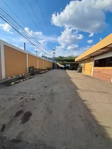 Terreno En Z. Industrial Castillito. Para Transporte Posee Un Área De Terreno De 3.582,95 Mts² Y Un Área De Construcción De 852 Mts² De Construcción. . Rg
