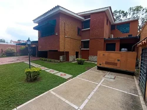 Casa Dos Niveles Guaparo Valencia Planta 100% , Parrillera, Patio, Áreas Verdes, Seguridad Calle Cerrada.