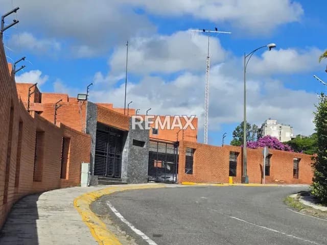 VENDO TOWNHOUSE EN LOMAS DE LA TRINIDAD 300 M2