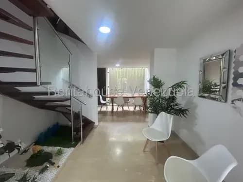 Daniela Linarez Vende Atractivo Y Moderno Townhouse Con Hall De Acceso, Pisos De Mármol, Jardín Interno, Piscina, Planta Eléctrica, Colinas Del Viento Barquisimeto