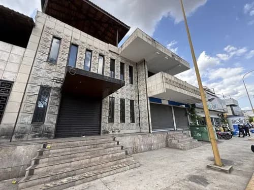 Local Comercia En Alquiler Urb. El Viñedo Venezuela 759 Mts2. F. R