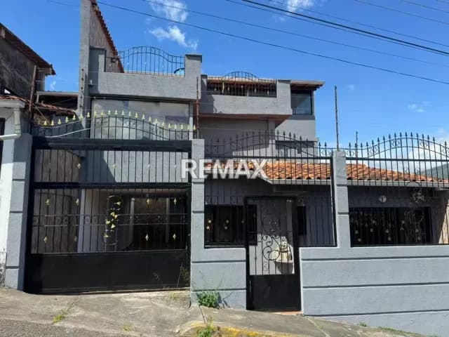 Casa EN ALQUILER ubicada en Urbanismo privado entre Gallardin y las vegas de tariba.