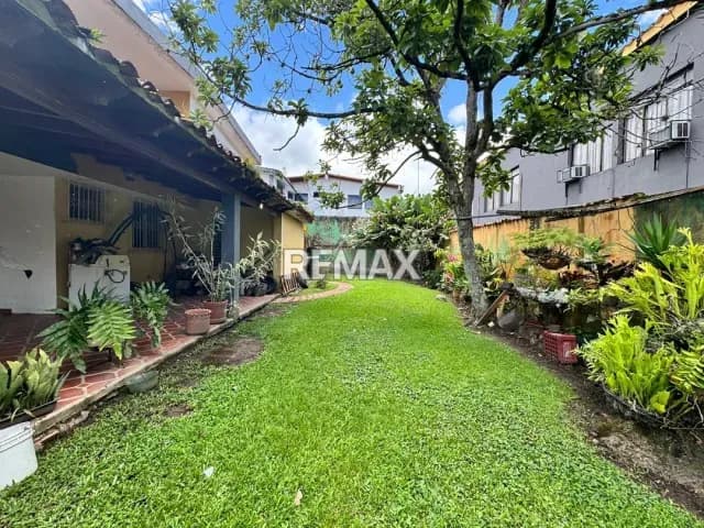 EN VENTA CASA DOBLE PROPÓSITO DE 2 NIVELES Pueblo nuevo av España