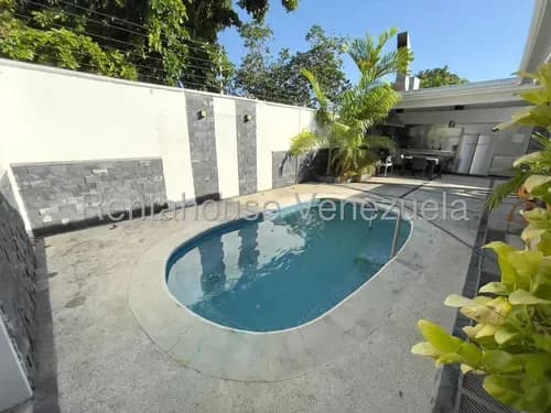 Lujosa Y Confortable Casa Quinta De 2 Niv. En Venta Santa Elena Barquisimeto Lara, Venezuela/ José López/ # 25-8488/3 D/ 6 B/ 606 M2