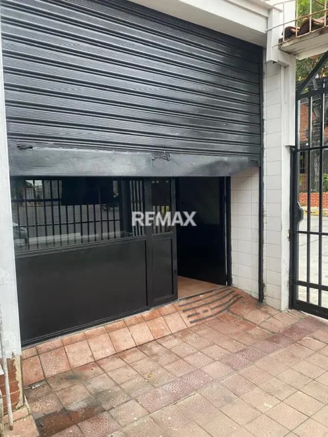 Te ofrecemos en alquiler un local comercial con excelente ubicación. A pie de calle!!!