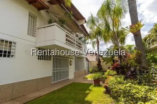 Bella E Iluminada Casa Con Jardin, En Calle Cerrada Con Doble Seguridad Las 24 Horas Del Día Caurimare 26-20846